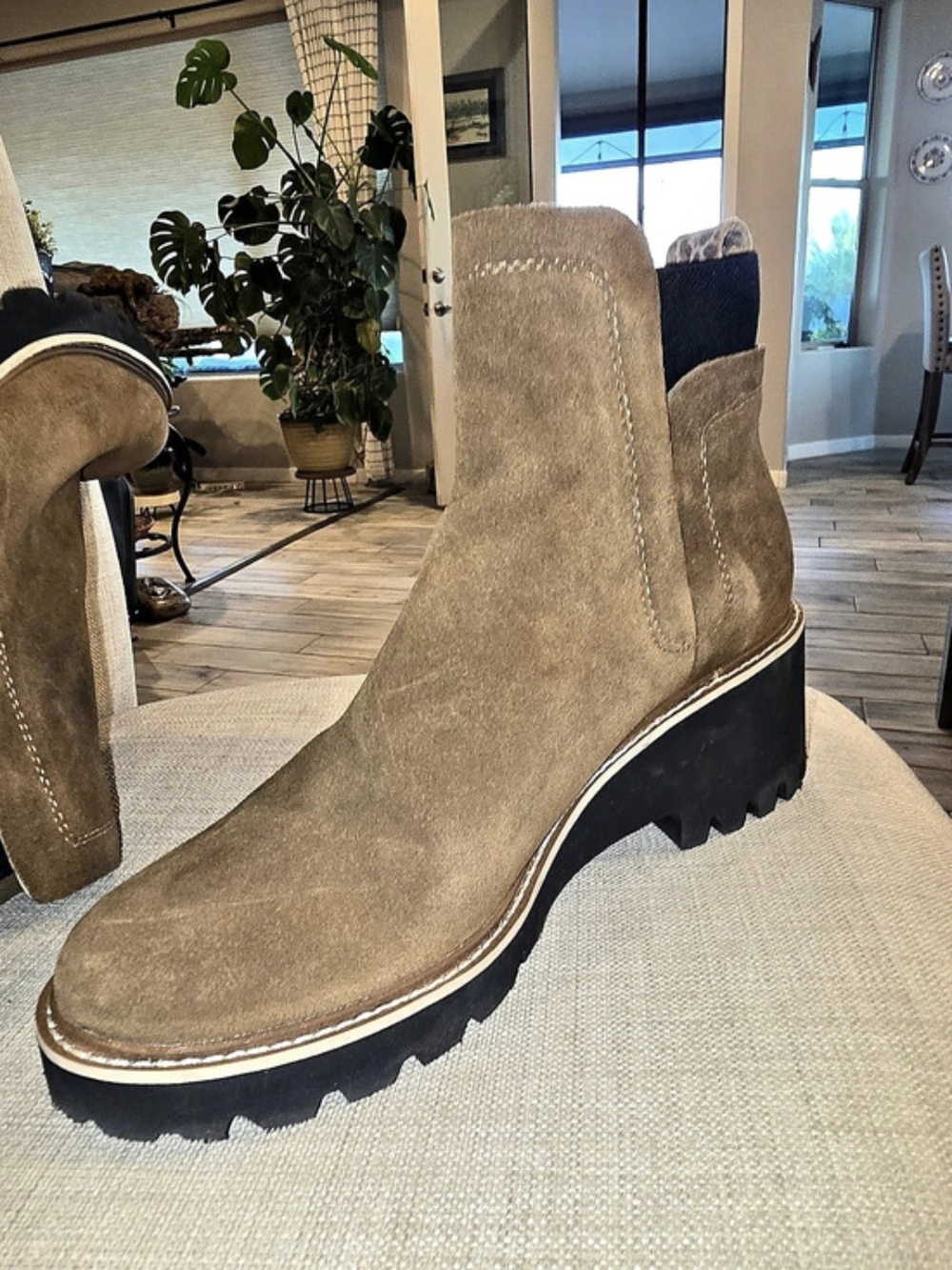 Dolce Vita Women’s Size 9 Taupe Chelsea Ankle Boots Chunky Lug Sole New